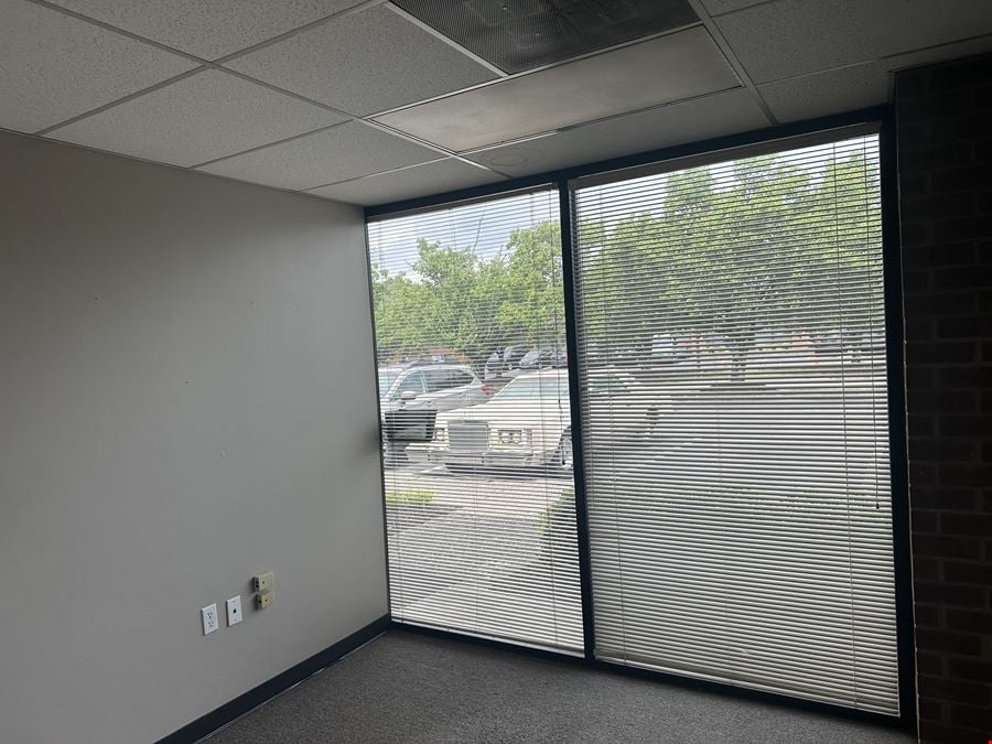 Office/Flex/800 sf Warehouse/700 Office/West Knoxville