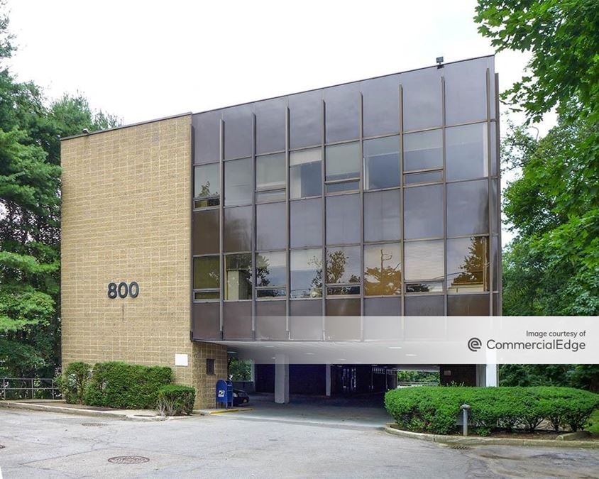 800 Community Drive Property & Listing Details 42Floors