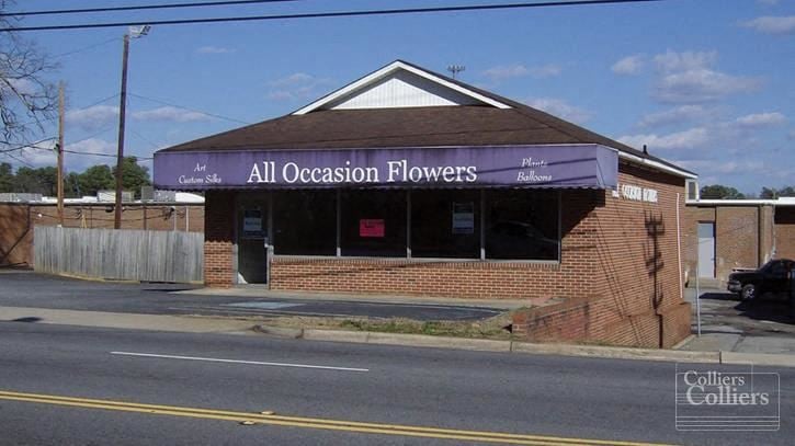 ±1,200 SF Retail Space for Lease Adjacent to Pruitt Shopping Center in Anderson