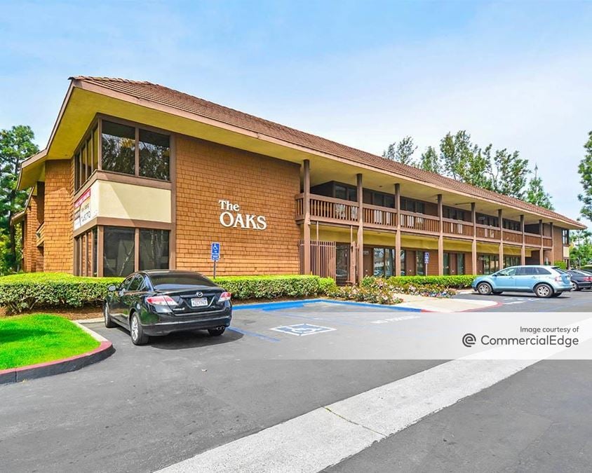 Central Pointe Business Centers - The Oaks