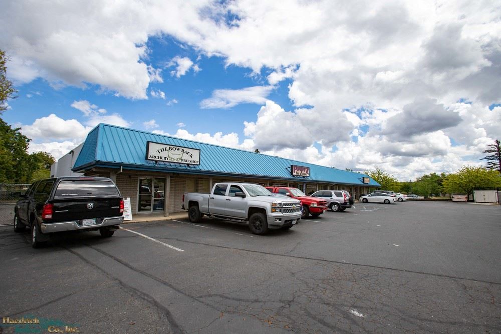 Retail Strip Center along Cypress Ave 922928 Cypress Avenue, Redding