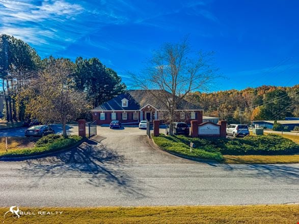 Freestanding Multi-Use Building | Sale or Lease | ±8,000 SF | ±3,987 SF Available