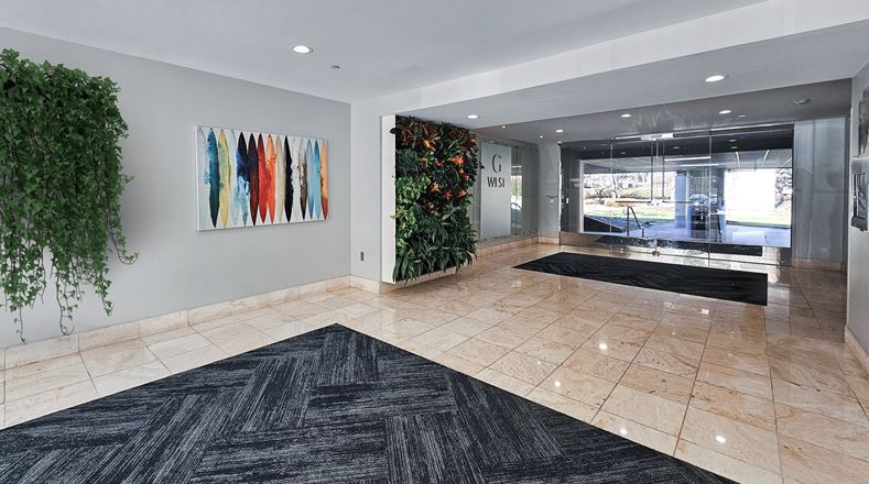 Lakeshore Park Plaza