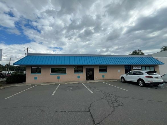 734 Sans Souci Pkwy - Strip Center