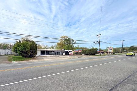 Photo of commercial space at 1062 U.S. 46 in Roxbury Township