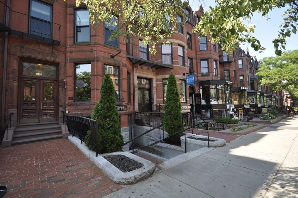 218 Newbury St