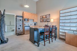 723 N Curtis Ct