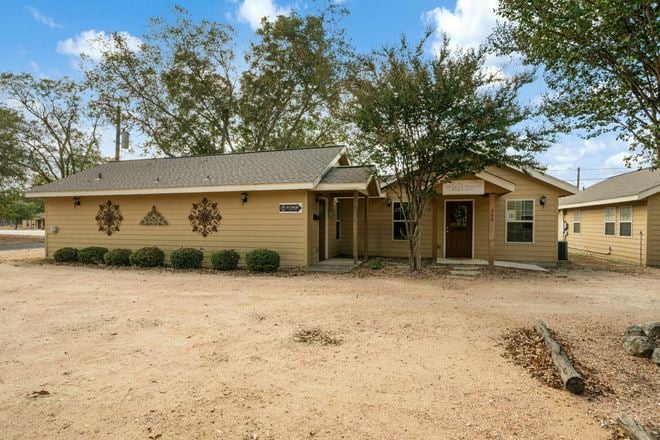 916-930 E Blanco Rd | Boerne Office Portfolio