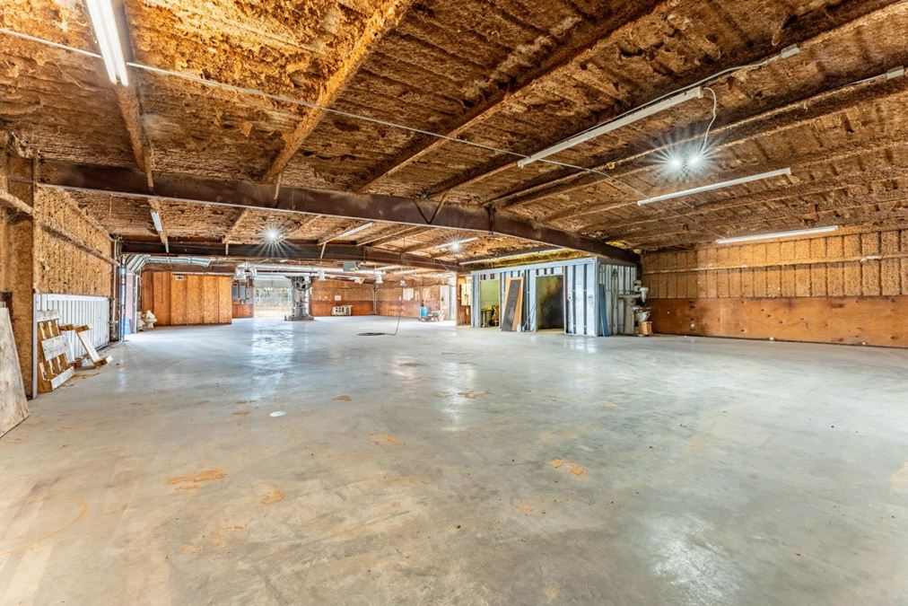 Warehouse for Lease in Greenville