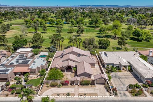 Beautiful Home Overlooking Yuma Country Club: 742 E Country Dr