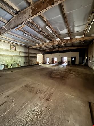 105 E Newberry Ave