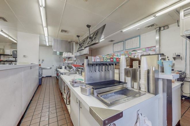TURNKEY RESTAURANT INVESTMENT IN NORTHEAST HEIGHTS