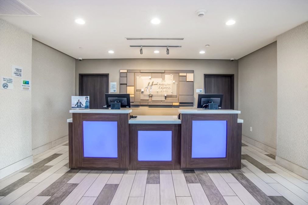 Holiday Inn Express & Suites Tulsa East-Catoosa