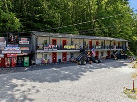 4407 Calderwood Hwy