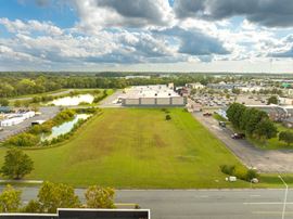 East Northpointe Dr