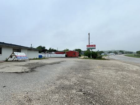 Retail space for Rent at 841 W 4th Street in Baird