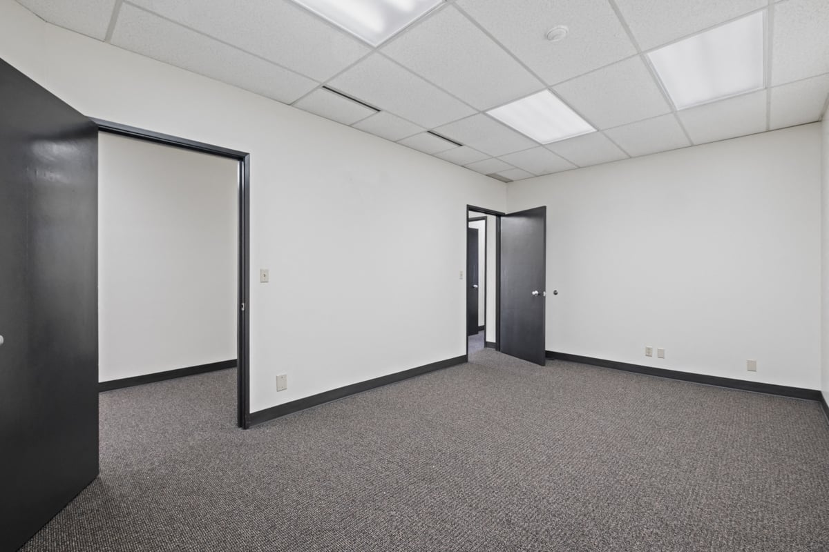 2,415 SF Flex Space in Redmond, WA Photo