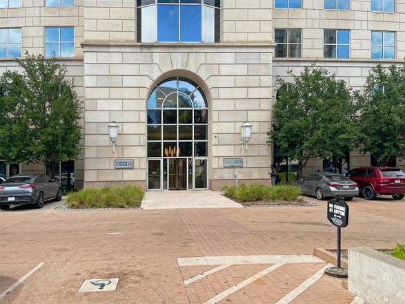 TX, Dallas - The Crescent