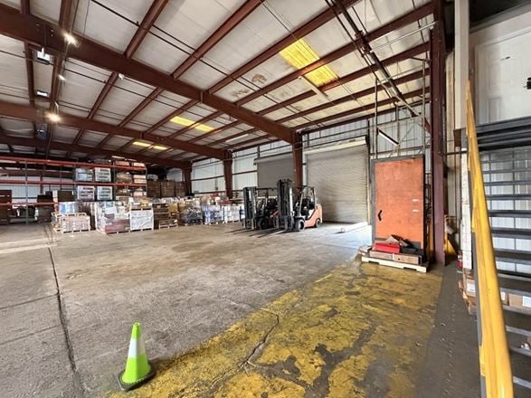 Large Warehouse Central Maui