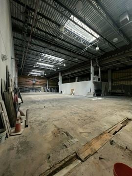 16,500 SF | 413 20th Street | Big Box Space With 24' Ceilings For Lease