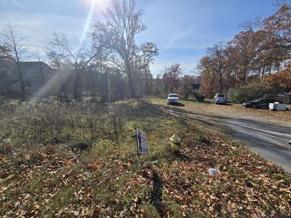 Vacant 1+ acre land at 8476 East Brainerd Road