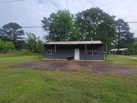 1,008 SF Commercial Shop For Sale