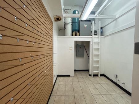 P05      Space Photo Gallery 5