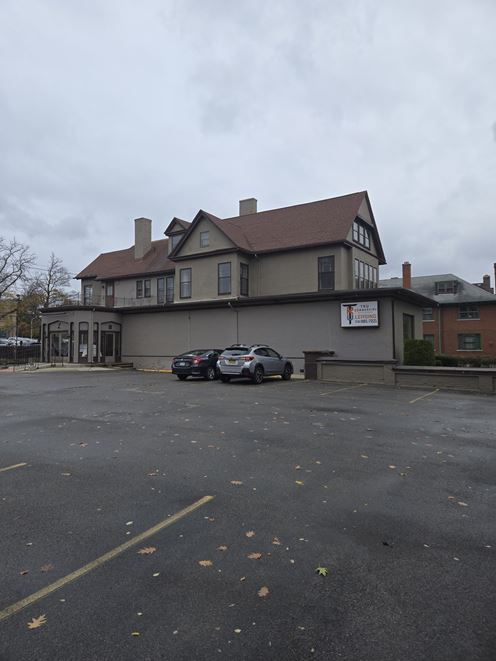 104 Linwood Ave