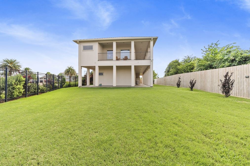 Coastal Charm in San Leon – Minutes from the Bay