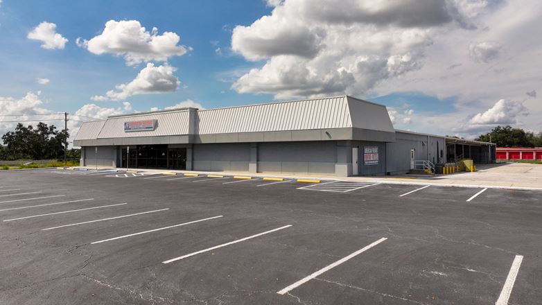 Commerce Point | ±31,250 SF Showroom & Warehouse