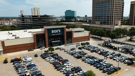 Retail space for Rent at 13900 Dallas Parkway in Dallas