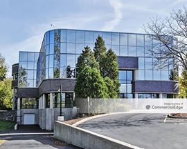 Brookfield Lakes Corporate Center - 17950 West Corporate Drive