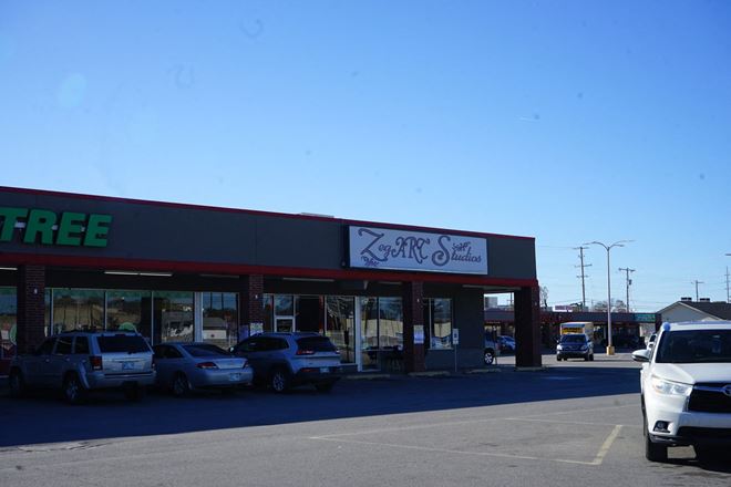 700 East Charles Page Blvd - Atwoods Plaza - Retail