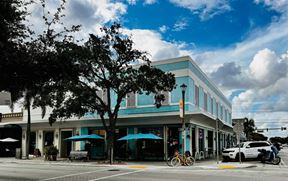 Former Restaurant/Bar Retail Storefront in Vibrant Beach Town