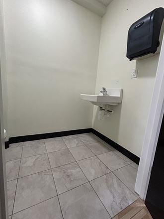 508 Idlewild Avenue, Suite 4 