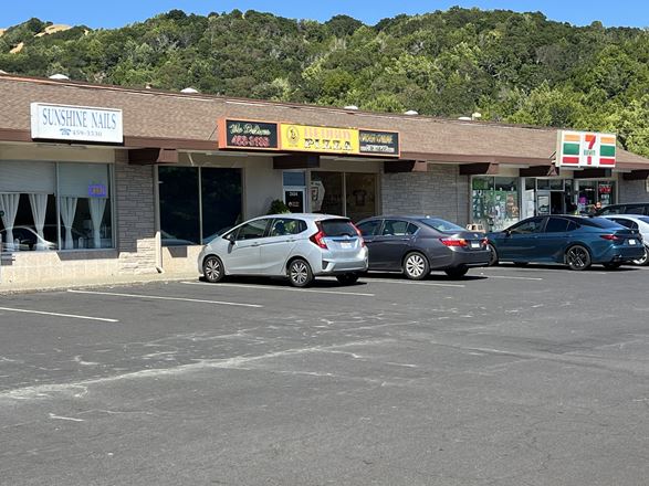 OAK MANOR  RETAIL CENTER