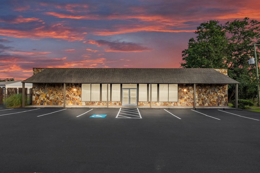 13,120 SF Flex Space Showroom | Studio