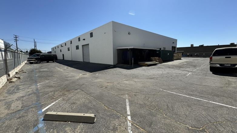 High-Image Industrial Facility | 20' Clear