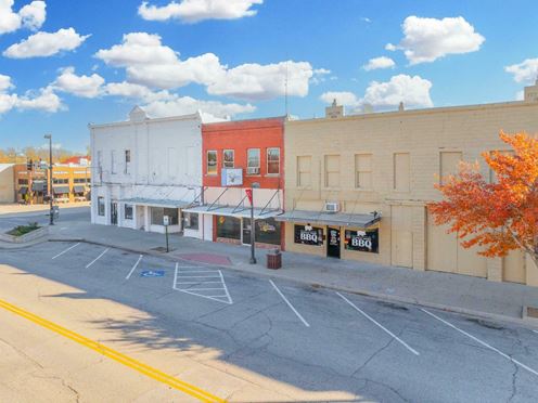 215-217 N Washington Ave, Wellington, KS - Restaurant & Redevelopment Opportunity