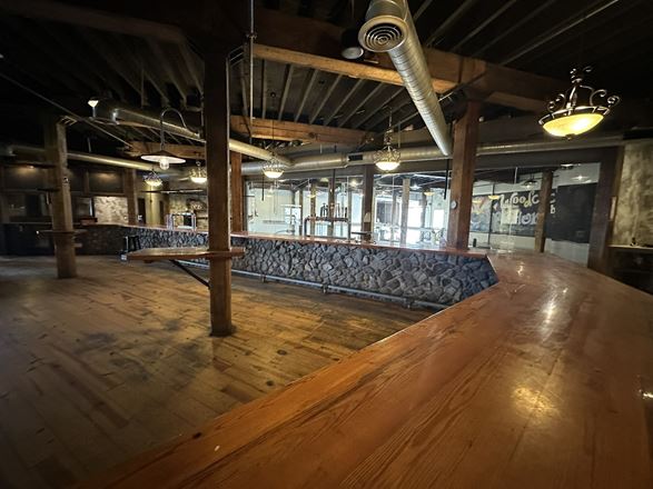 638 Lake St. - 24,320+/- SF RETAIL SPACE - INVESTMENT OPPORTUNITY