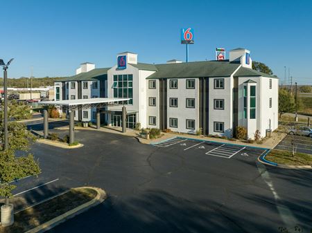 Photo of commercial space at 1931 Lacy Dr in Junction City