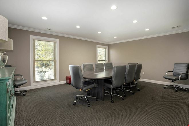 109 Laurens Rd