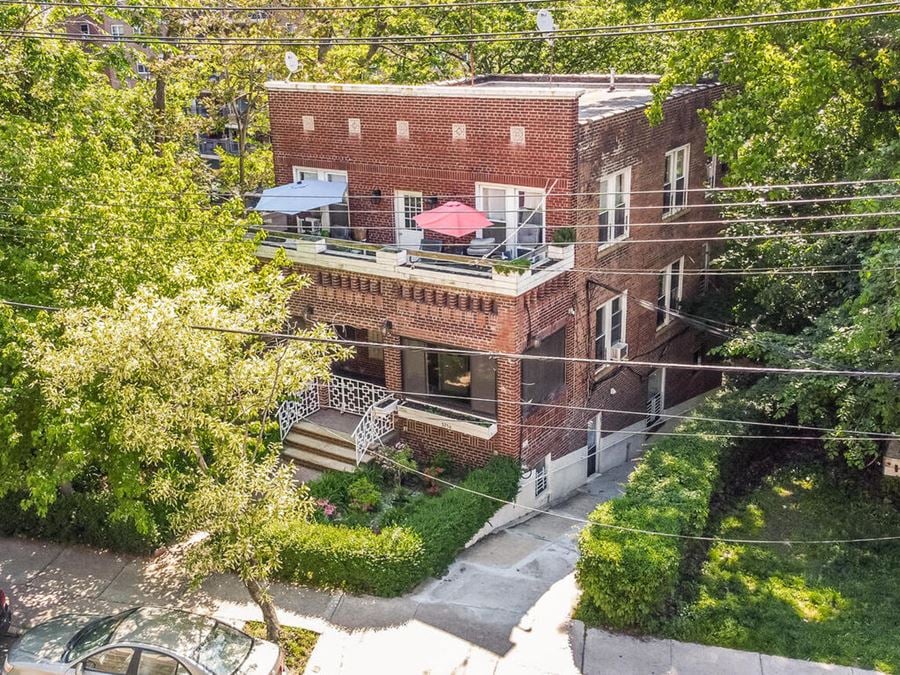3256 Riverdale Ave