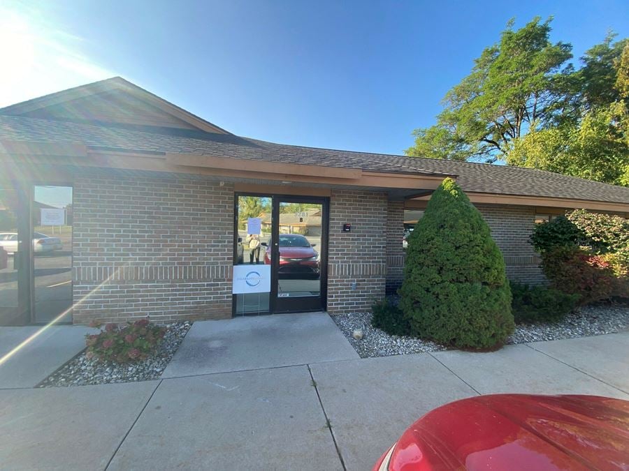 3281 Racquet Club Dr, Suite B