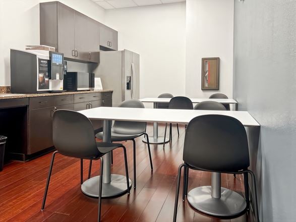 Regus - Burleson - E Renfro St