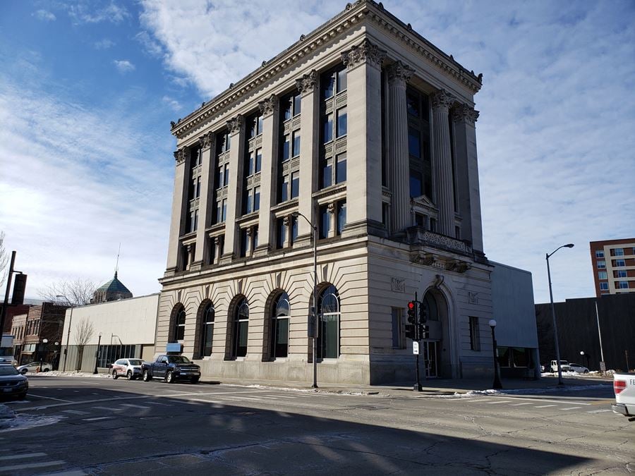 30 E Main St