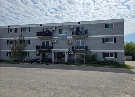 Multi-Family space for Sale at 14 Holland Street in St. Thomas
