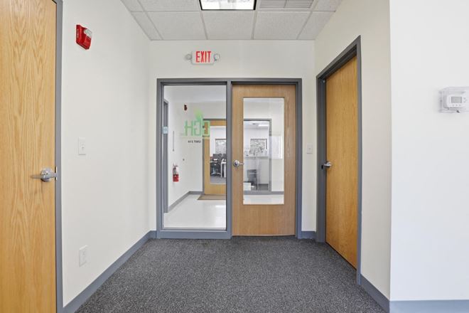 3,700sf Professional Office Suite for Lease in Rowley, MA