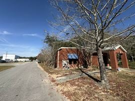101 E Roberts Road
