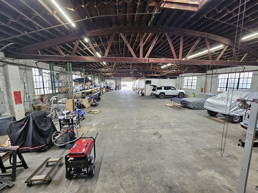 Spacious Office/Warehouse in Midcity New Orleans